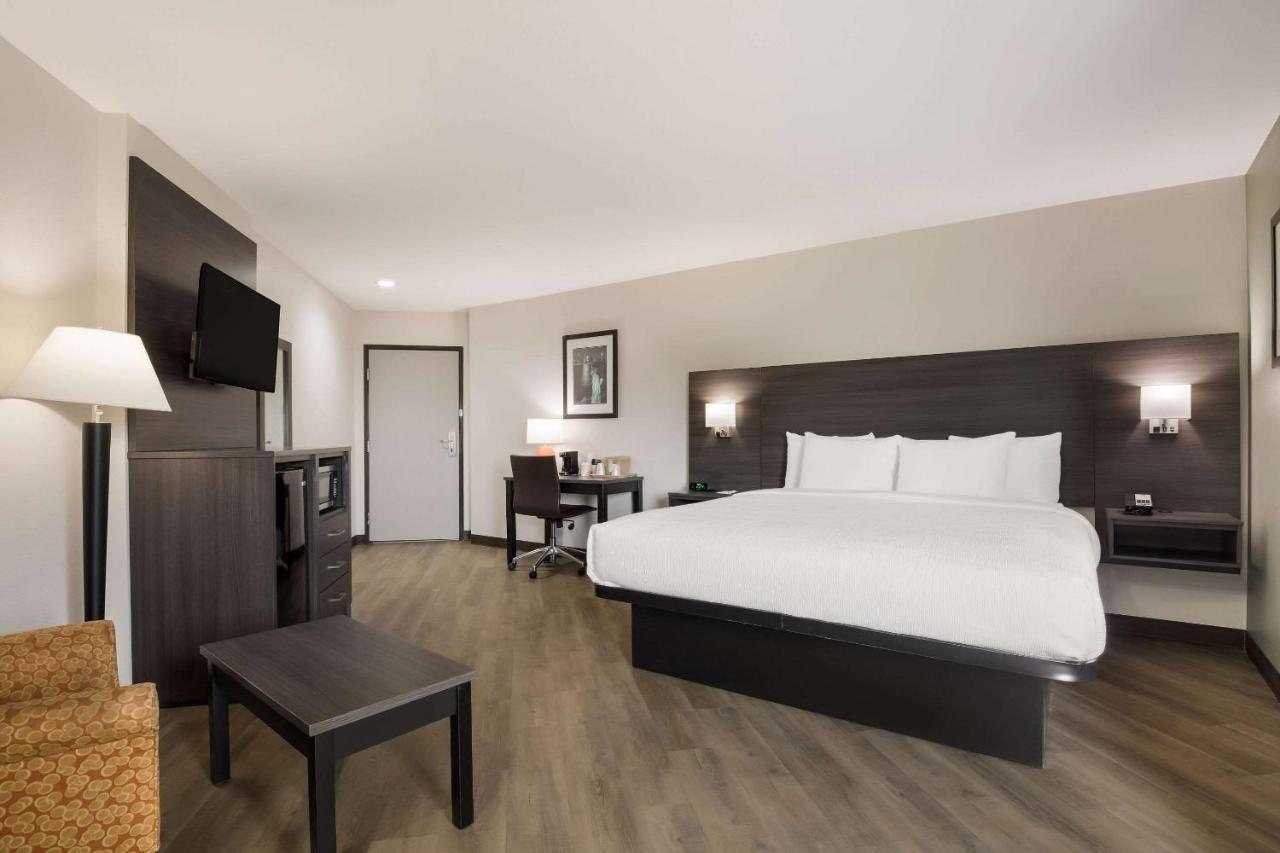 Quality Suites I-44 Талса Экстерьер фото