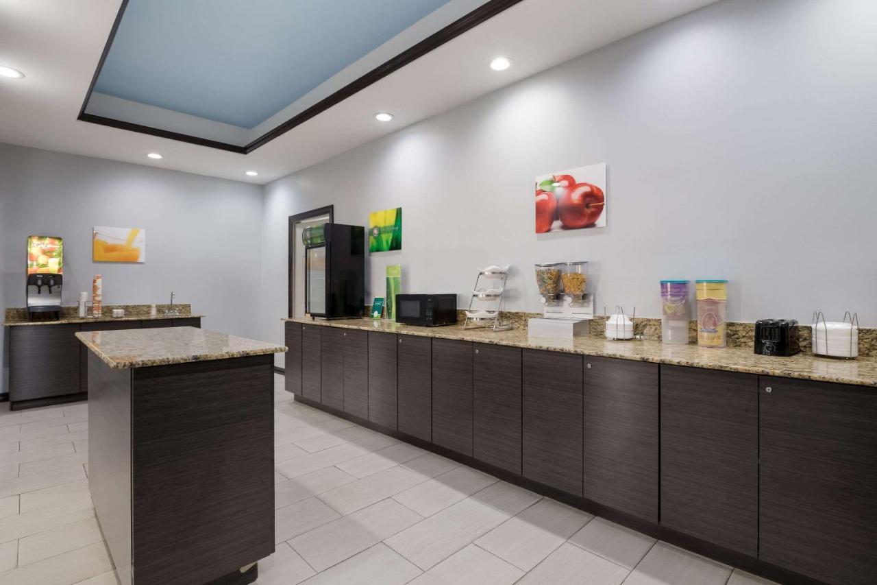 Quality Suites I-44 Талса Экстерьер фото