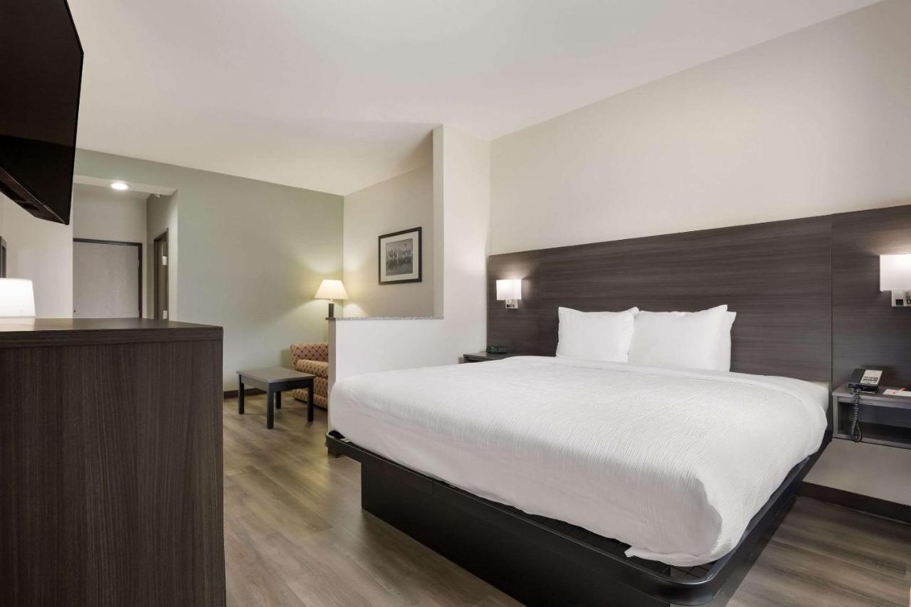 Quality Suites I-44 Талса Экстерьер фото